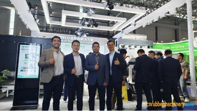 亚展台人气持箋火爆